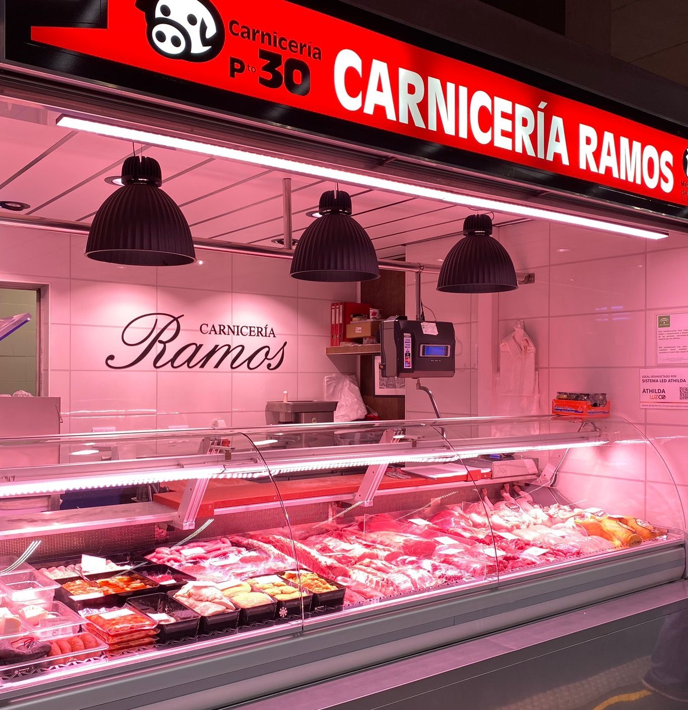 Iluminación profesional en una carnicería