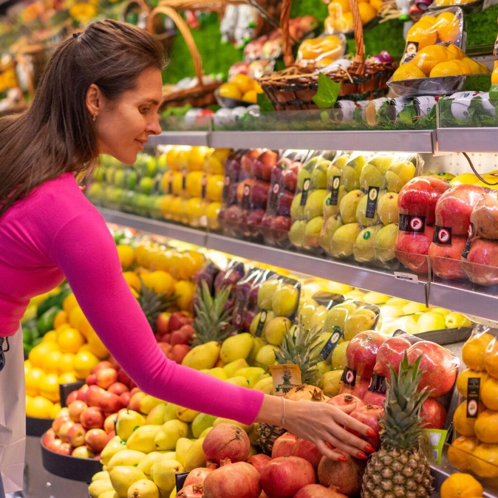 Vitrina con frutas y verduras