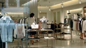 Productos tienda de ropa iluminados